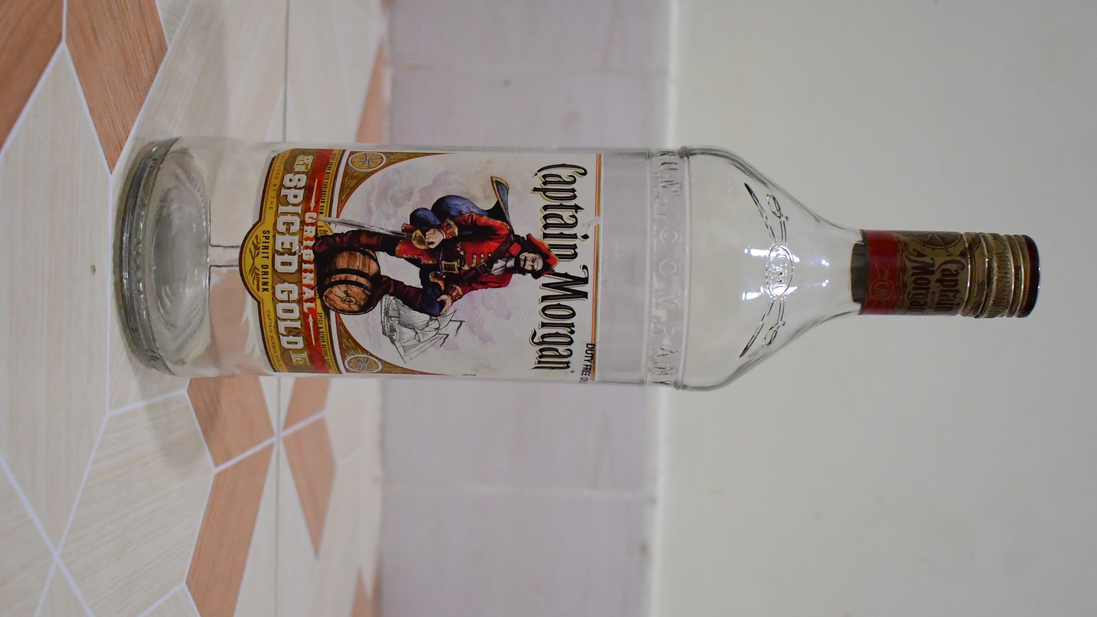 প্রিমিয়াম ডিজাইনের কাঁচের পানির বোতল (Captain Morgan)